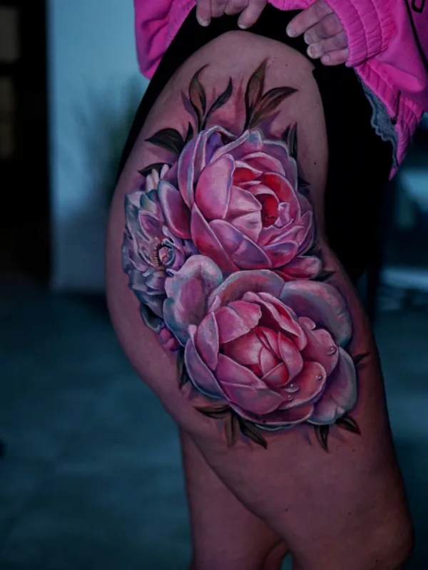 female color realism татуировка на thigh #66416 | Тату мастер Henrique Carmo