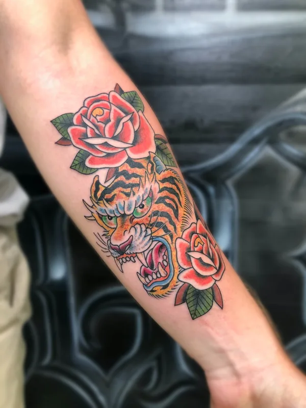 color traditional tatuaje en forearm #66432 | Tatuador Sergey Fish