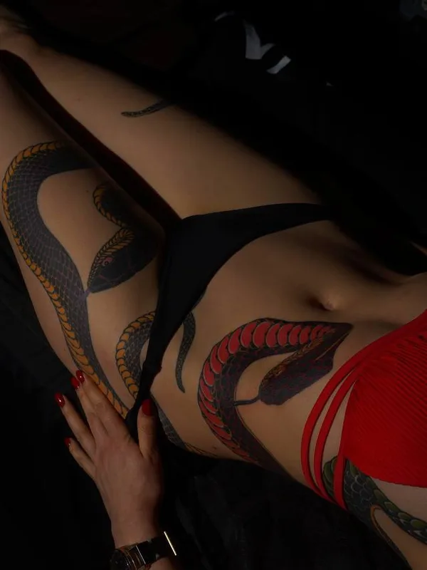 female color illustrative татуировка на thigh #68191 | Тату мастер АРТЕМИЙ НЕУМОИН