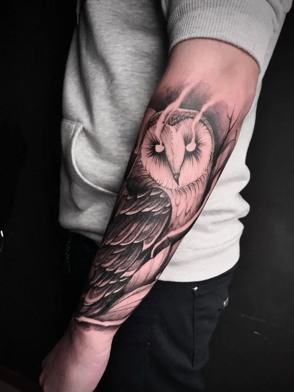 black and grey realism tatouage sur forearm #40178 | Artiste tatoueur Владимир Волошин