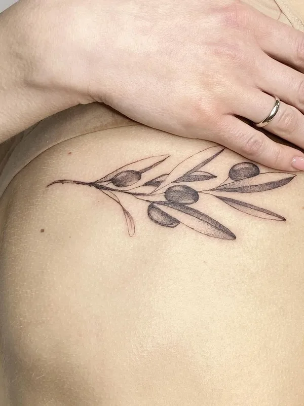 female black and grey fineline 纹身 在 ribcage #55495 | 纹身师 Настя mlvtsktattoo