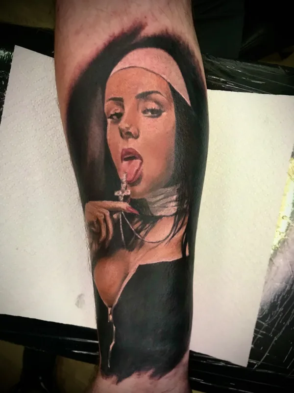 female black and grey realism татуировка на forearm #55512 | Тату мастер Максим Вахненко