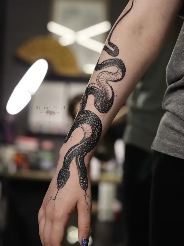 black blackwork 타투 부위 forearm #70735 | 타투이스트 Евгения Моцар