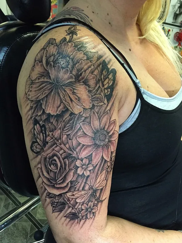 female black and grey black and grey Tatuaggio su shoulder #56834 | Tatuatore Richie Montgomery