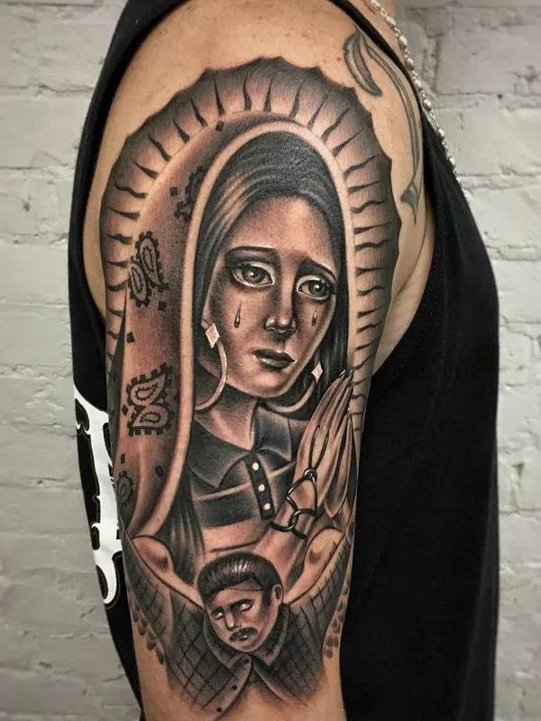 male black and grey chicano 타투 부위 upper arm #58379 | 타투이스트 Baby G