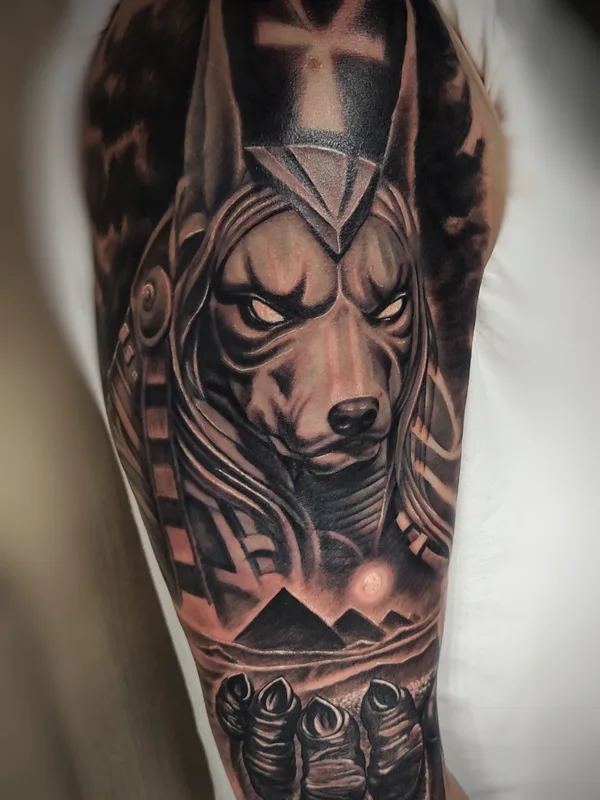 black and grey realism tatuaje en upper arm #72906 | Tatuador Андрей Шаповалов 