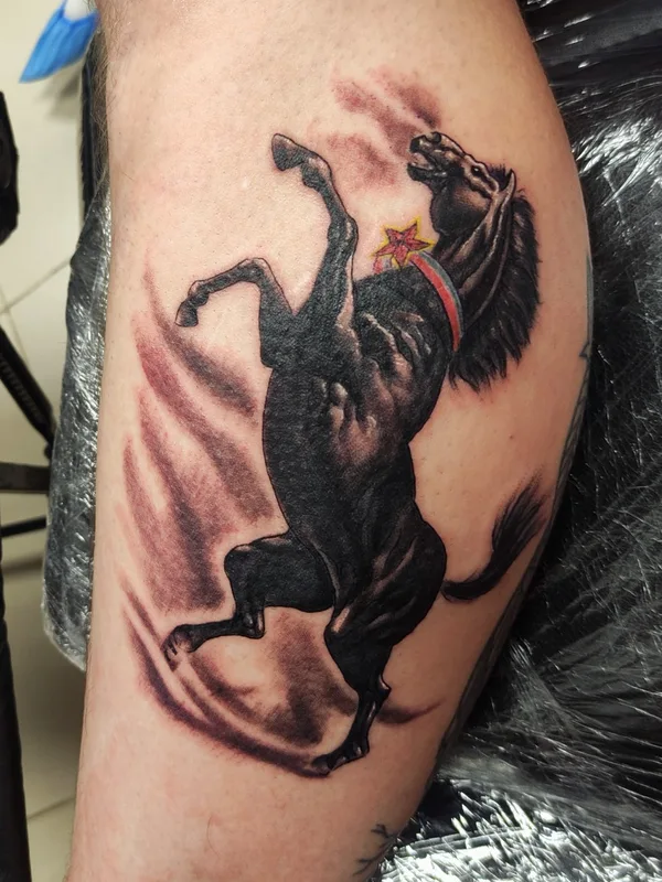 black and grey realism tatuaje en thigh #72909 | Tatuador Андрей Шаповалов 