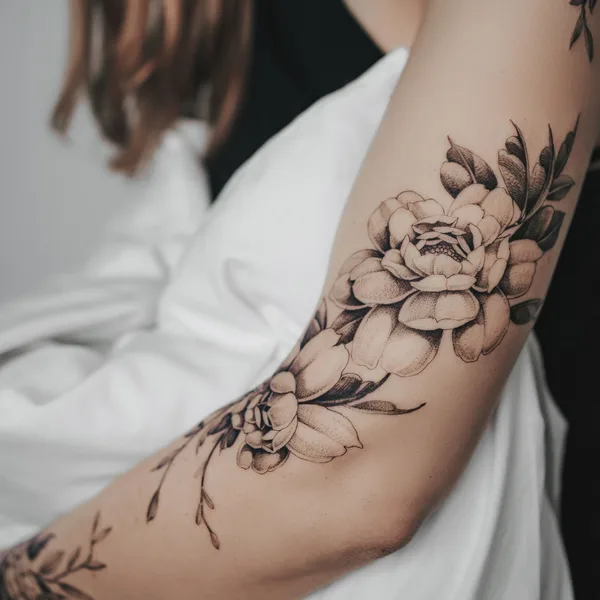 Graphic tattoo by Ezer in Paris