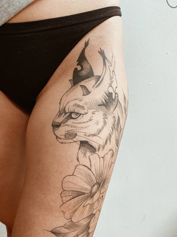 female black sketch tatouage sur thigh #33873 | Artiste tatoueur Алина Дробязко