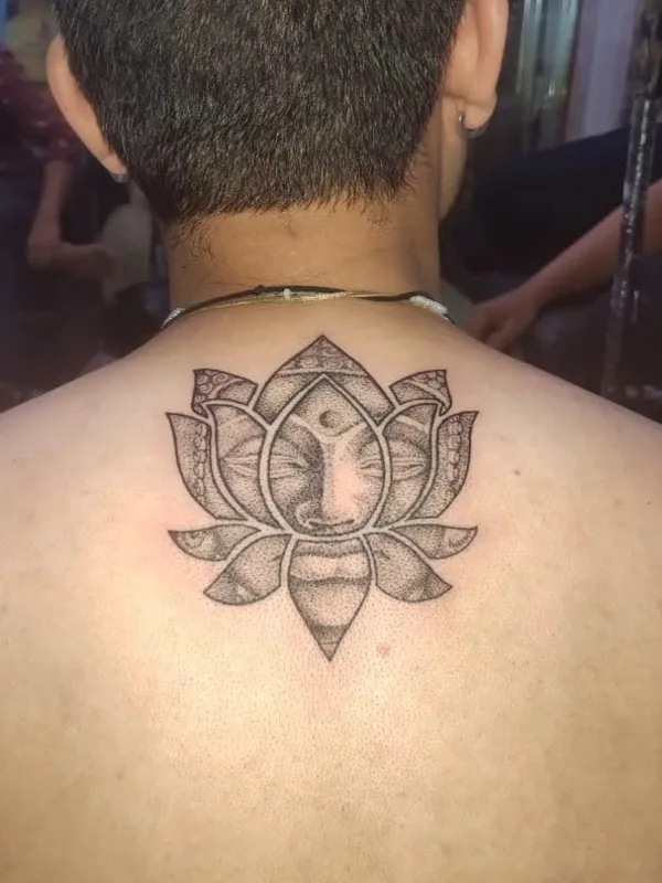 male black and grey dotwork 타투 부위 upper back #45341 | 타투이스트 Sudama Tattoos