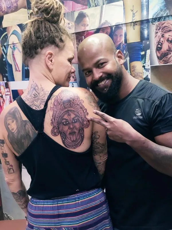 female black and grey ornamental 타투 부위 shoulder blade #45343 | 타투이스트 Sudama Tattoos
