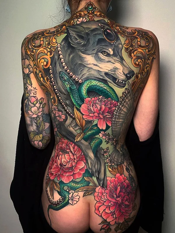female color realism tatouage sur full back #45393 | Artiste tatoueur Arielle Gagnon