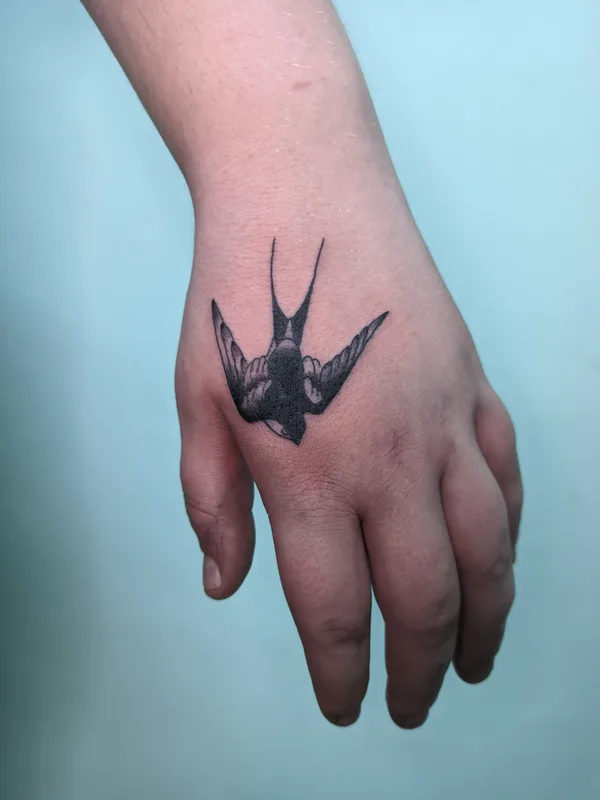 black traditional татуировка на back of hand #60316 | Тату мастер Евгений Зимин/Zima