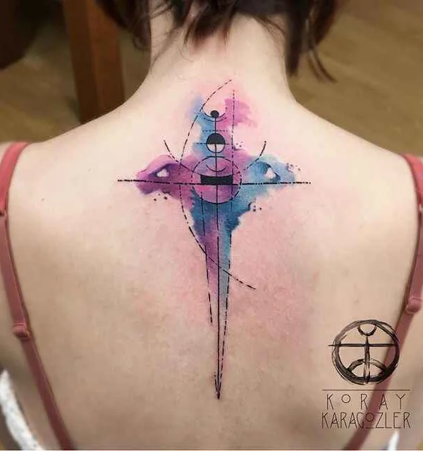 female color watercolor tatouage sur upper back #308 | Artiste tatoueur Koray Karagözler