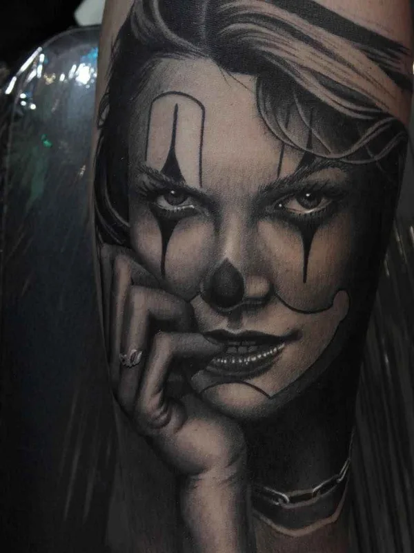 female black and grey realism tatouage sur forearm #8973 | Artiste tatoueur Ryan Evans