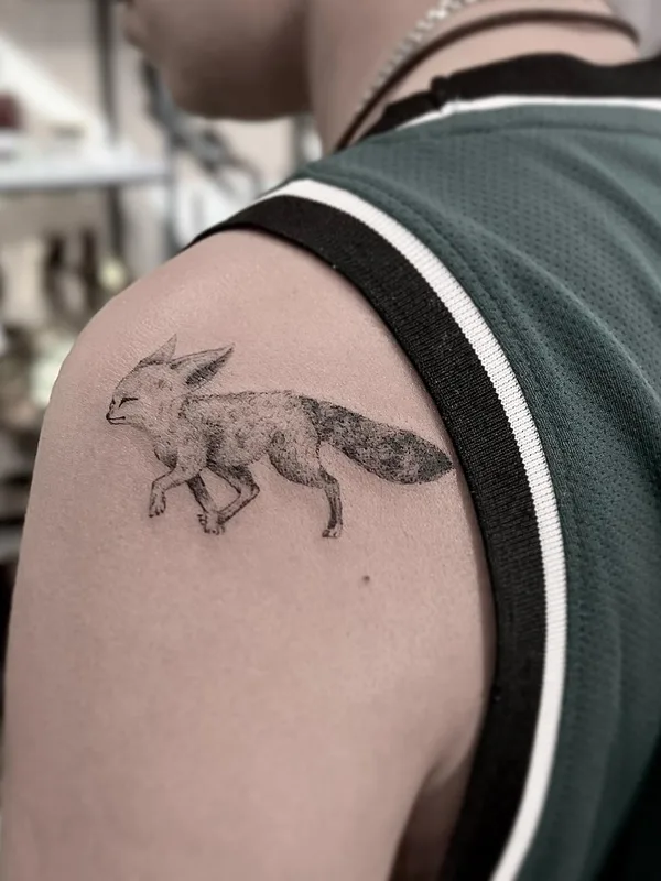 black and grey sketch tattoo auf shoulder #62680 | Tätowierer Gagik Mkrtchyan