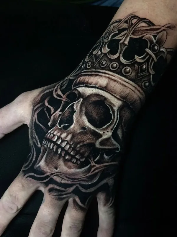black and grey black and grey 纹身 在 back of hand #62748 | 纹身师 Александр Подопригора