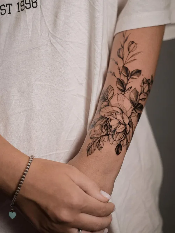 female black and grey fineline татуировка на forearm #62774 | Тату мастер sveta_blackbird