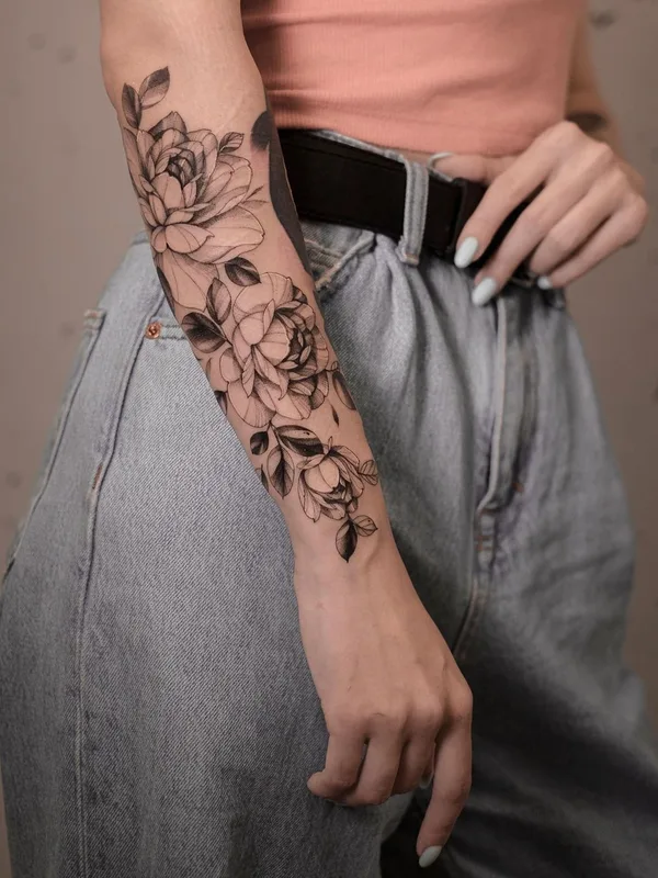 female black and grey botanic татуировка на forearm #62776 | Тату мастер sveta_blackbird