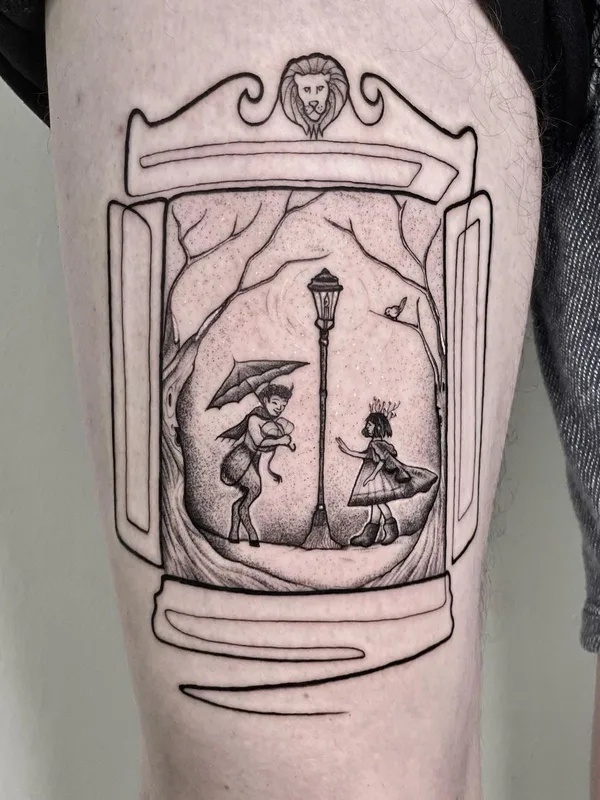 black and grey illustrative tattoo auf thigh #62781 | Tätowierer inbal_tattoo
