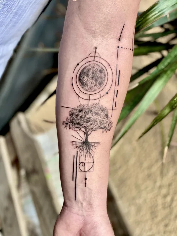 black and grey geometric tattoo auf forearm #62780 | Tätowierer inbal_tattoo