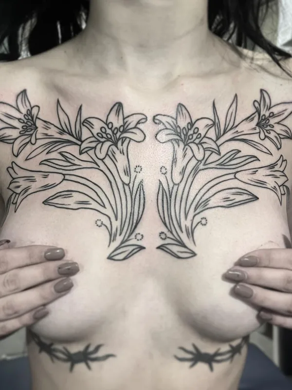female black linework tattoo auf chest #62790 | Tätowierer Jonathan Segev