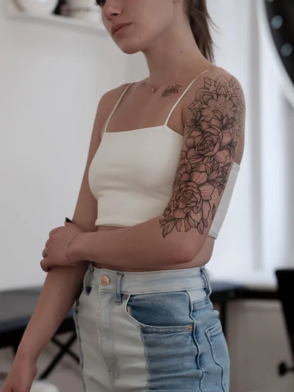 female black and grey botanic Tatuaggio su full sleeve #51069 | Tatuatore Евгений 