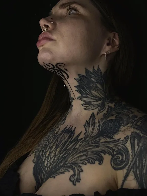 female black ornamental tatouage sur neck, chest #64419 | Artiste tatoueur gaya_tree_