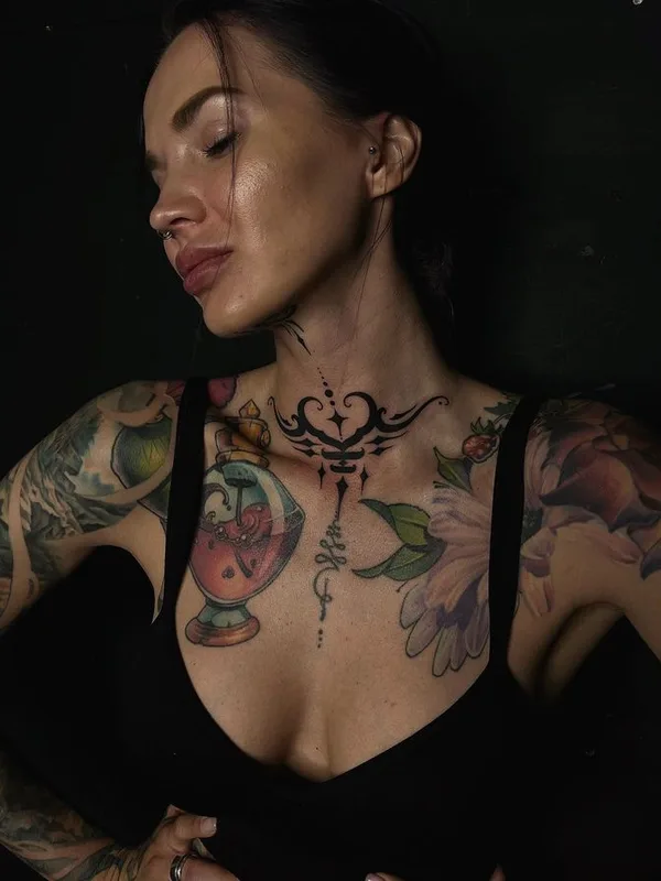 female black ornamental tatouage sur neck #64416 | Artiste tatoueur gaya_tree_