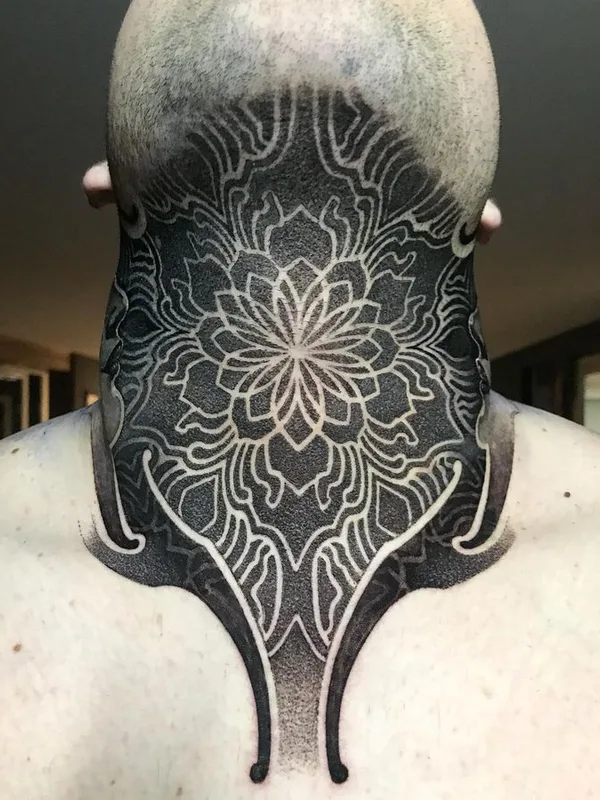 black blackwork 타투 부위 back of neck #64430 | 타투이스트 Abián LaMotta