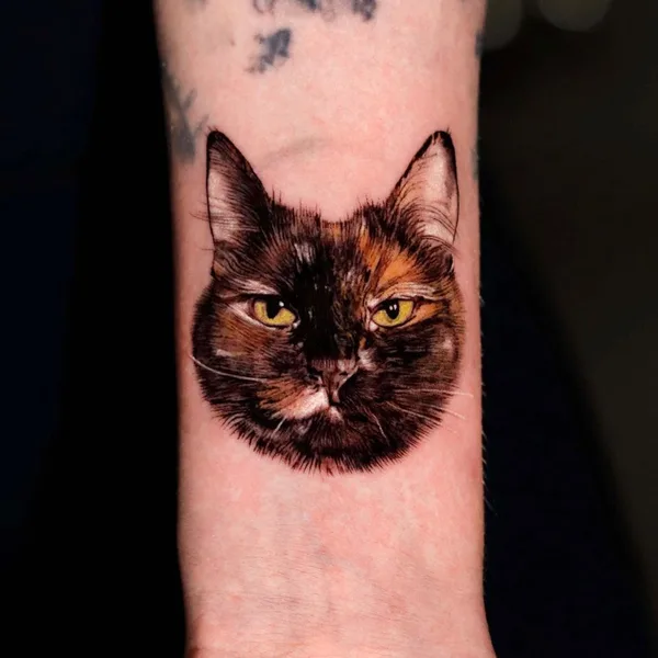 Micro Realism tattoo by Dokhwa in Seoul
