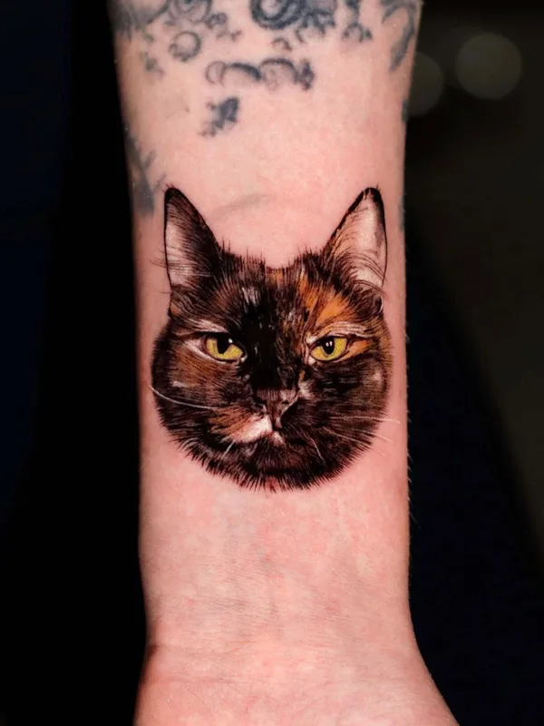 color realism tattoo on wrist #65153 | Tattoo Artist Dokhwa