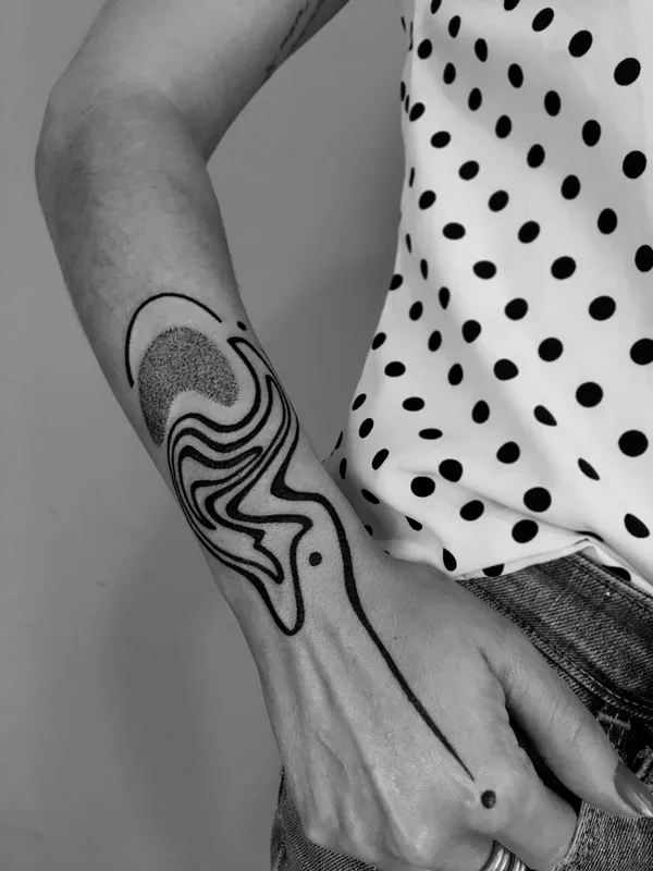 black and grey abstract tatouage sur forearm #53710 | Artiste tatoueur Lorena Melo