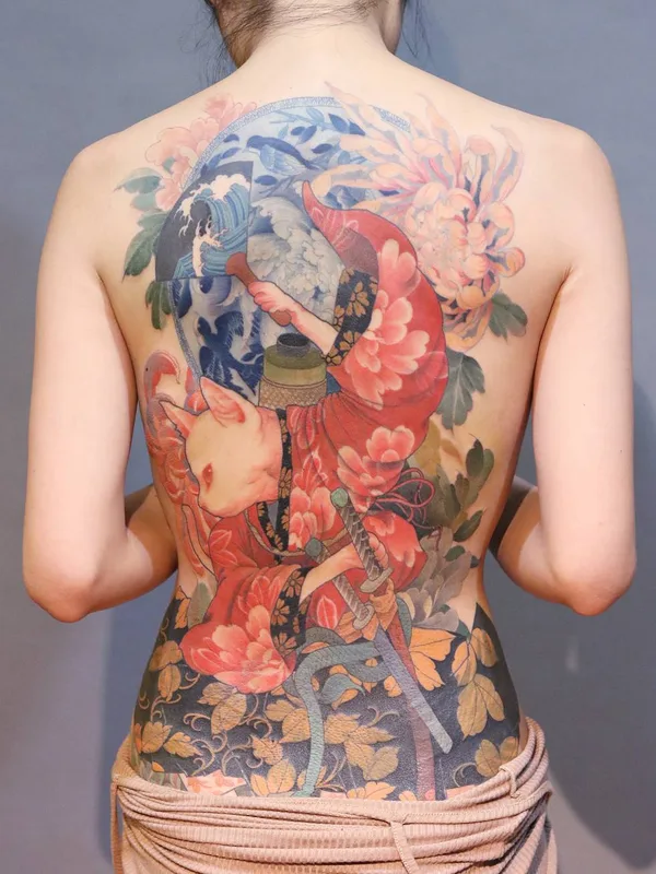 female color japanese tatouage sur full back #30477 | Artiste tatoueur Kubrick Ho