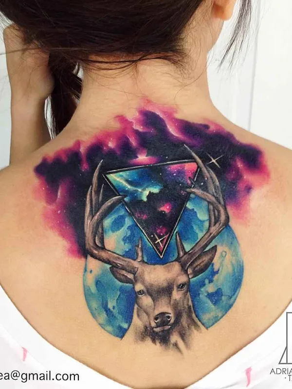 female color watercolor tatouage sur upper back #3191 | Artiste tatoueur Adrian Bascur