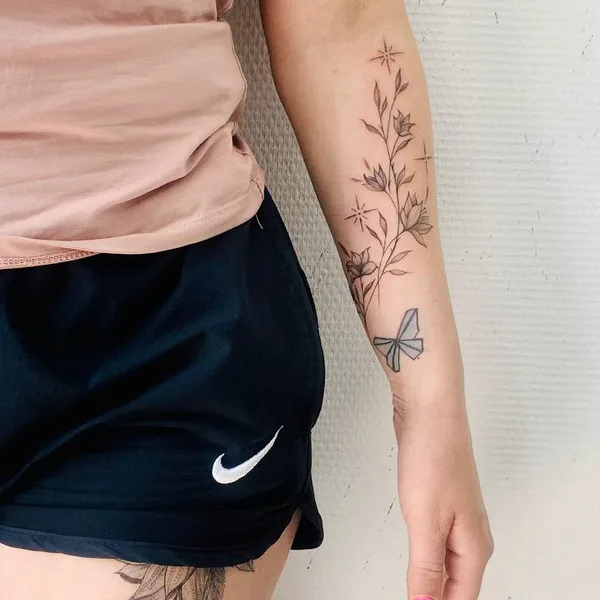 Botanical tattoo by Софья Спасенникова in Тюмень
