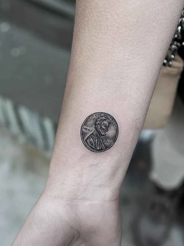 black and grey micro realism татуировка на wrist #1066 | Тату мастер Rob Green