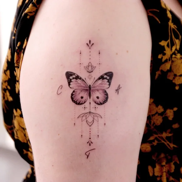 Feminine tattoo by Sodam in Seoul