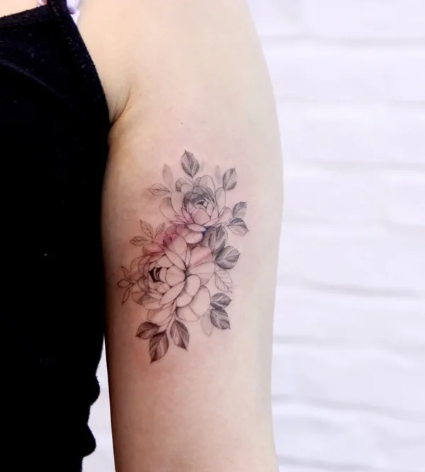 female black and grey fineline tatuaje en upper arm #58875 | Tatuador Sodam