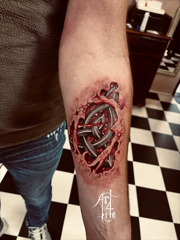 color biomechanical татуировка на forearm #42710 | Тату мастер Julian Suarez