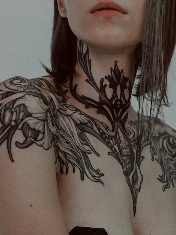 female black and grey blackwork татуировка на chest #45500 | Тату мастер Любава Деркач