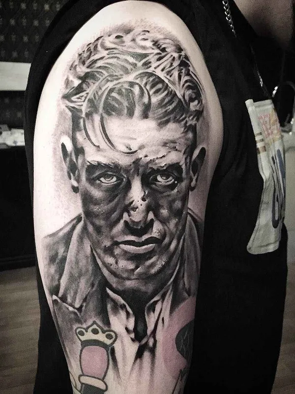 black and grey realism tattoo auf upper arm #1181 | Tätowierer Niceguy Chris Tattoo
