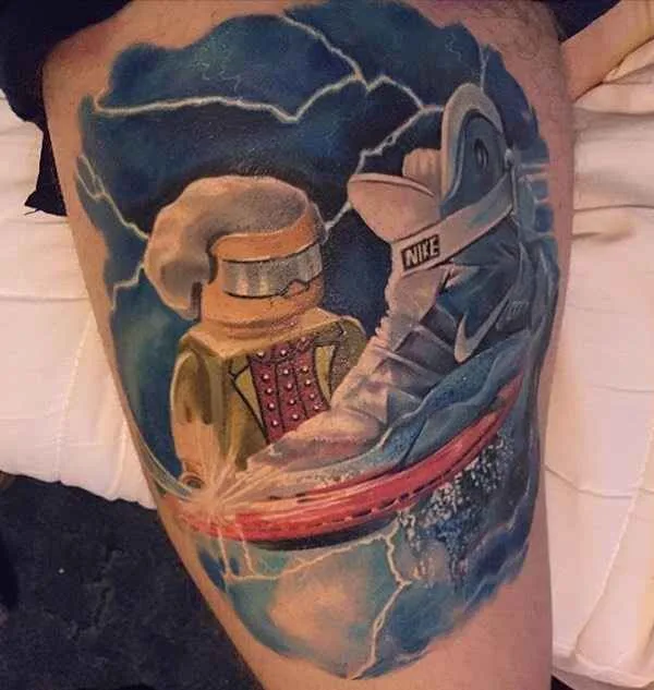 color illustrative tatuaje en thigh #1648 | Tatuador Max Pniewski