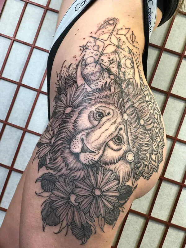 female black and grey blackwork tattoo auf thigh #28080 | Tätowierer Joseph Haefs