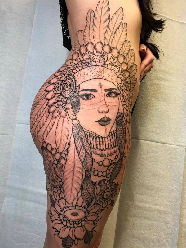 female black and grey blackwork tattoo auf thigh #28081 | Tätowierer Joseph Haefs
