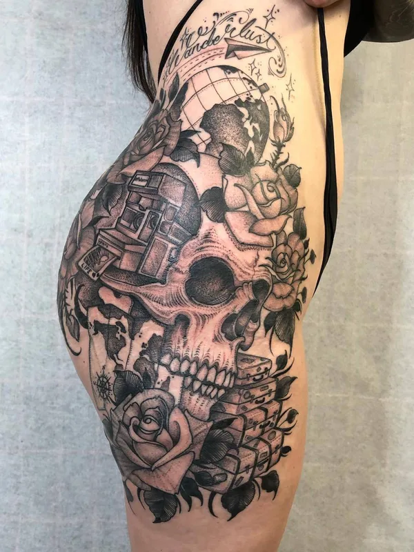 female black and grey black and grey tattoo auf hip #28075 | Tätowierer Joseph Haefs