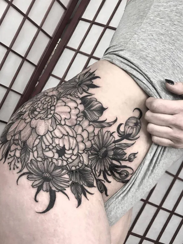 female black and grey black and grey tattoo auf thigh #28079 | Tätowierer Joseph Haefs