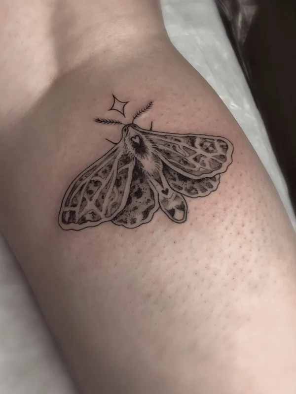 black and grey blackwork татуировка на thigh #53050 | Тату мастер Hometattooing 