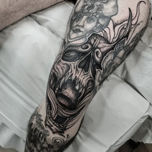Graphic tattoo by Gérard Sathan