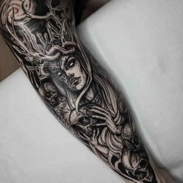 Graphic tattoo by Gérard Sathan
